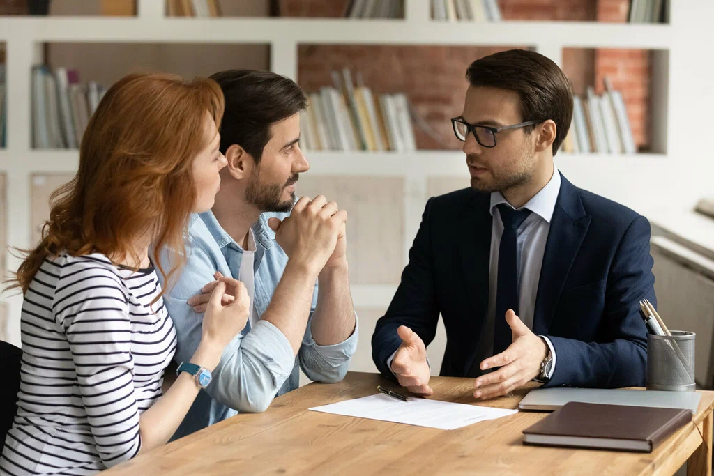 How to choose a lawyer in Pakistan before hiring legal services